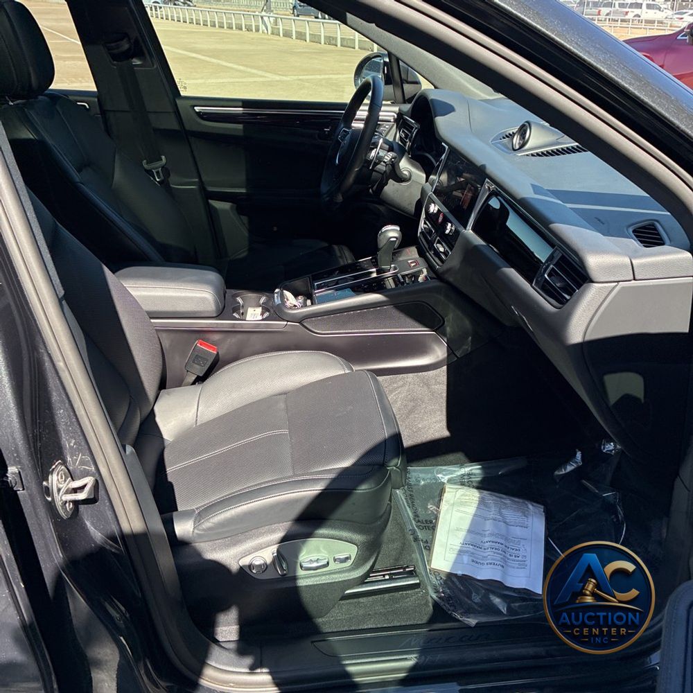 2024 Porsche Macan Base