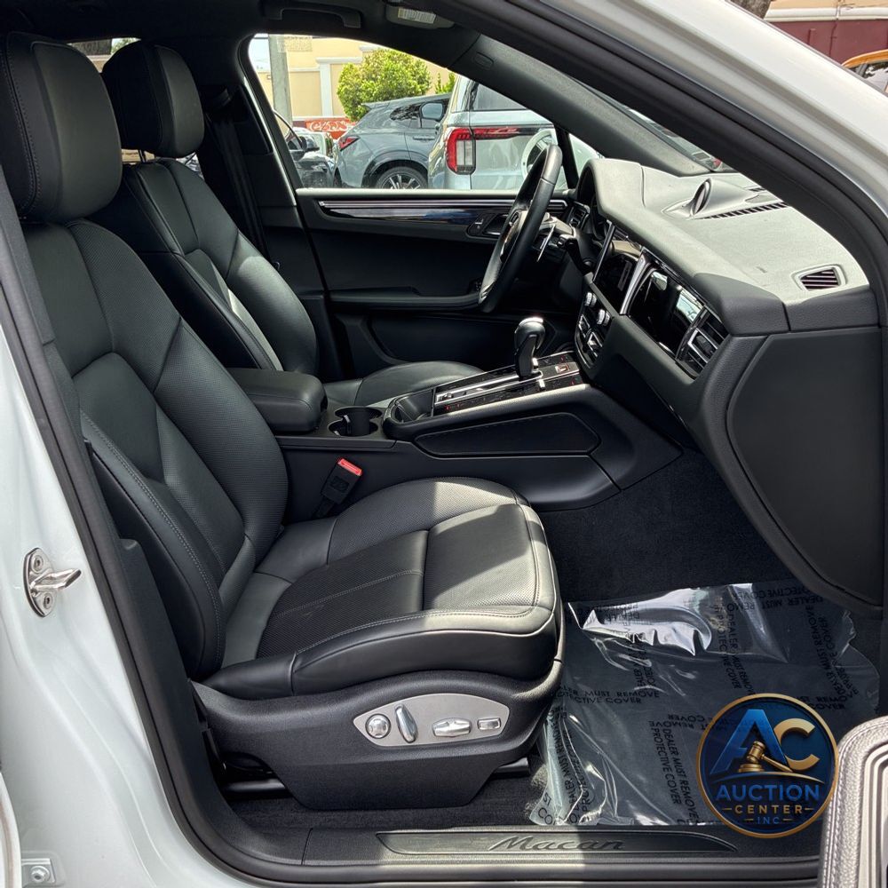 2024 Porsche Macan Base