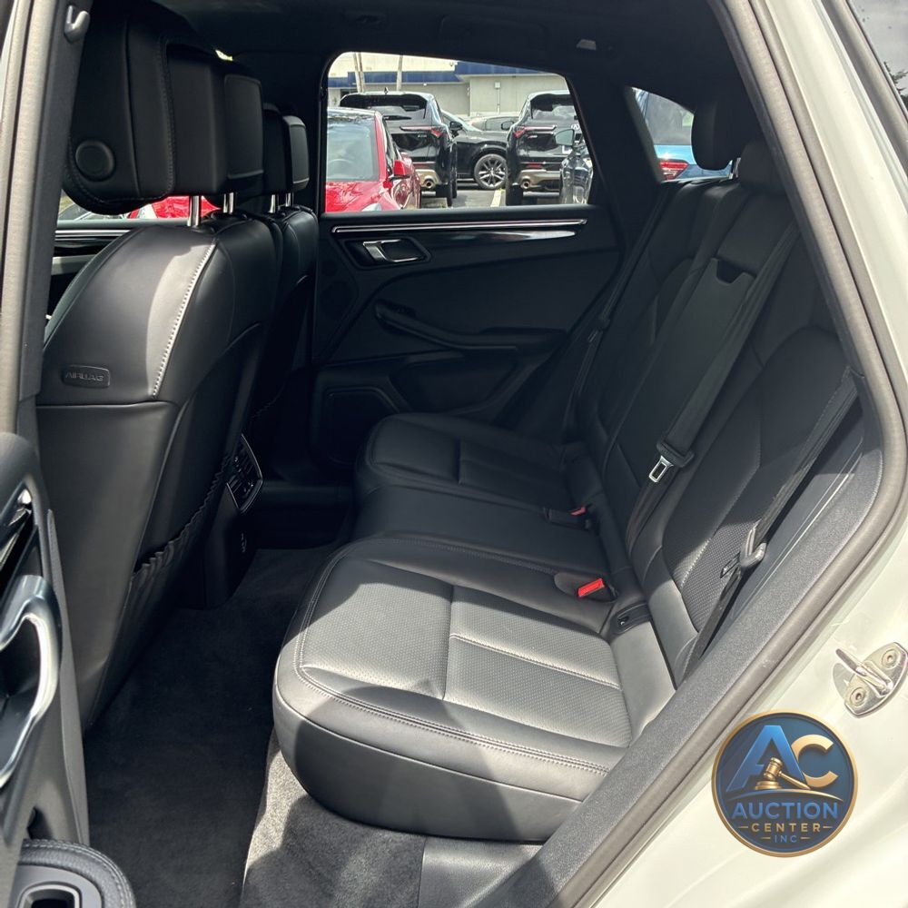 2024 Porsche Macan Base