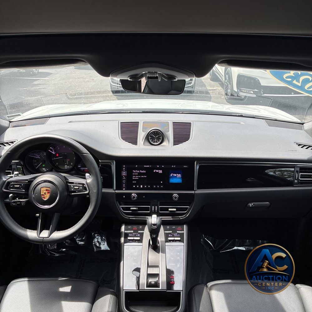 2024 Porsche Macan Base