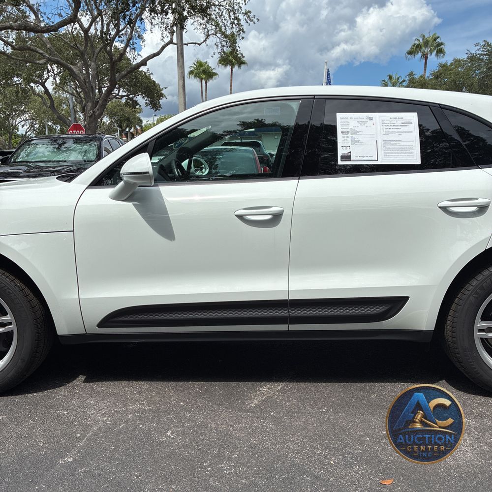 2024 Porsche Macan Base