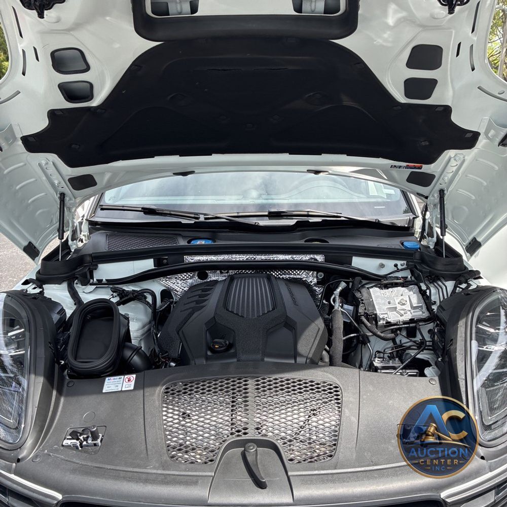 2024 Porsche Macan Base
