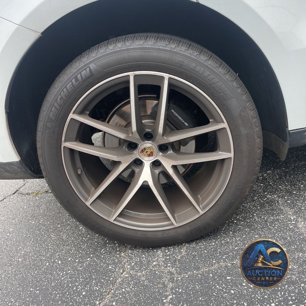2024 Porsche Macan Base