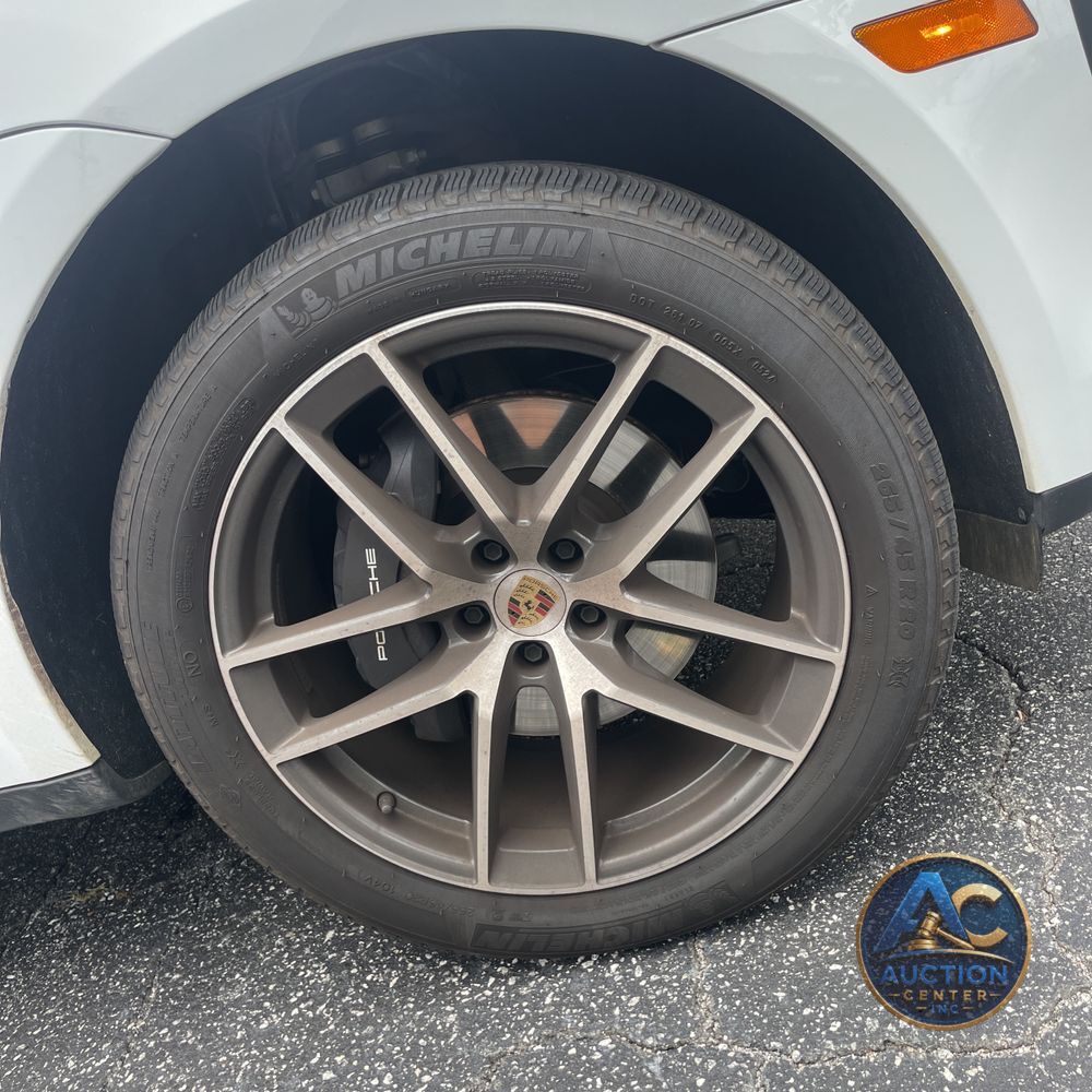 2024 Porsche Macan Base
