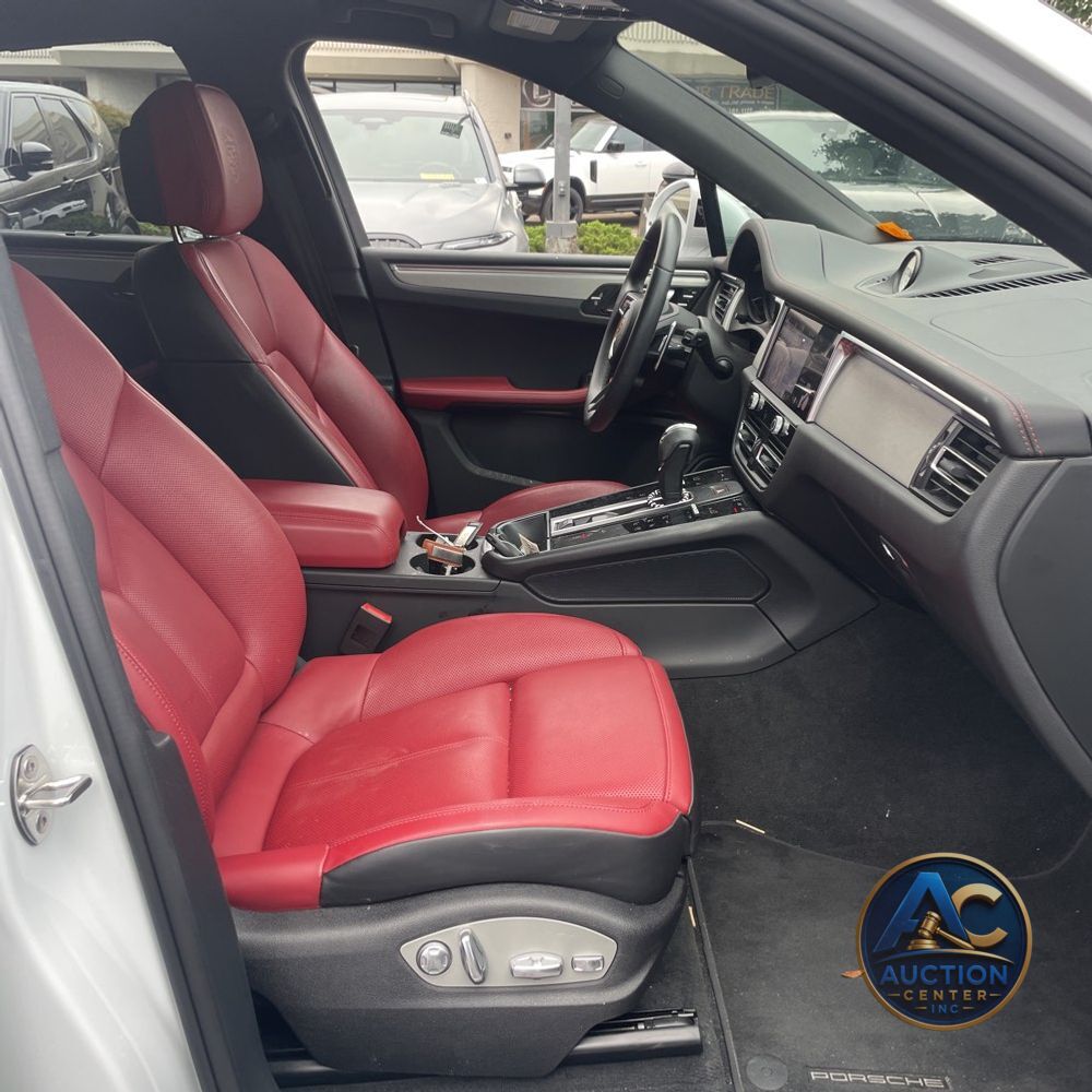 2024 Porsche Macan Base