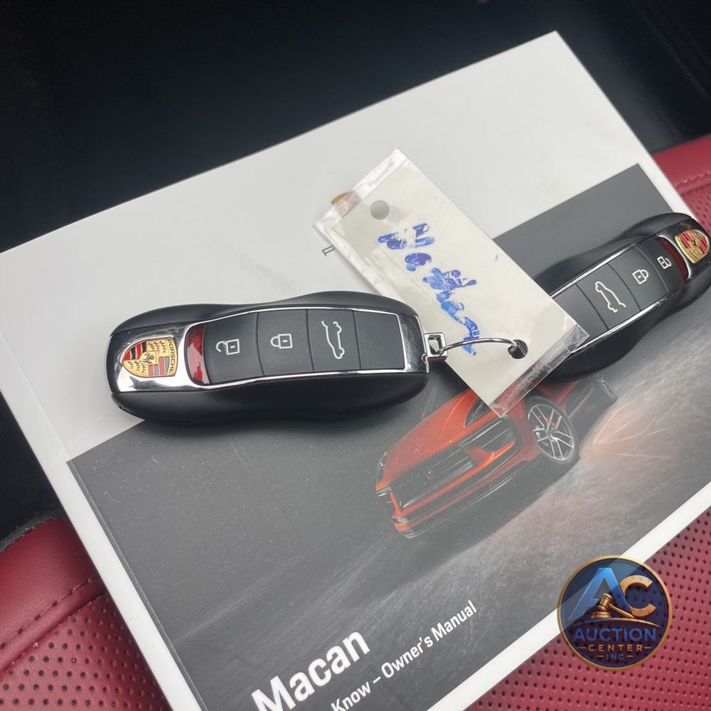 2024 Porsche Macan Base