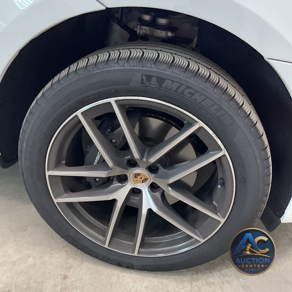 2024 Porsche Macan Base