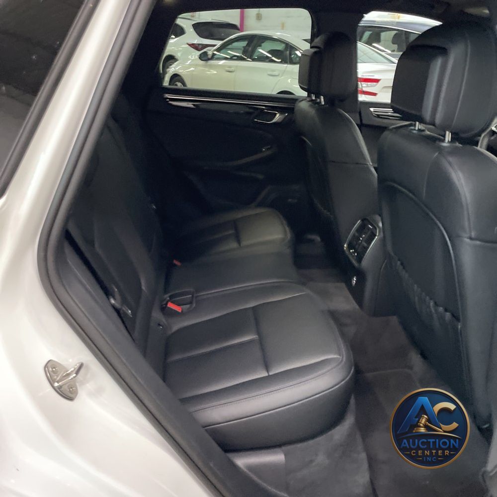 2024 Porsche Macan Base