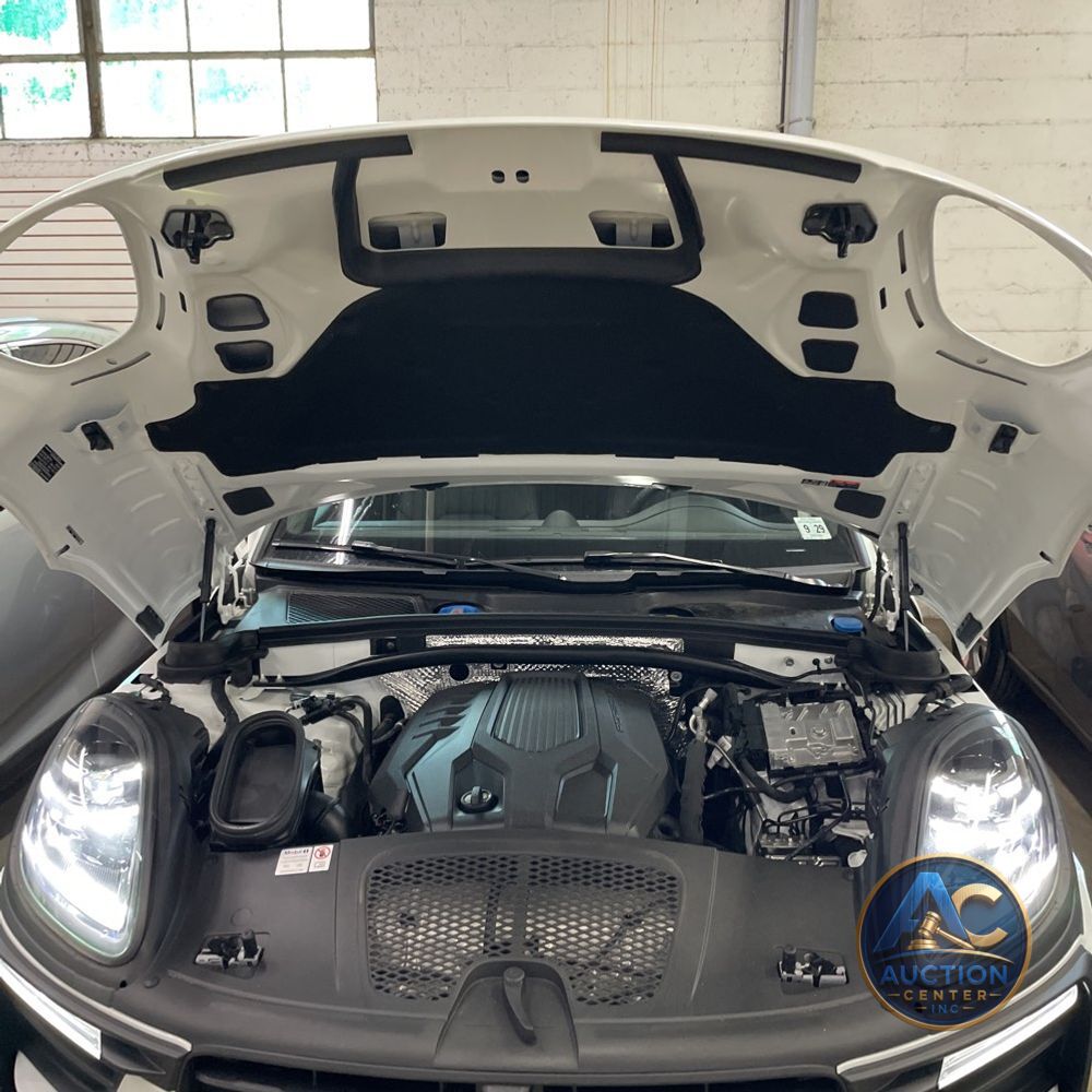 2024 Porsche Macan Base