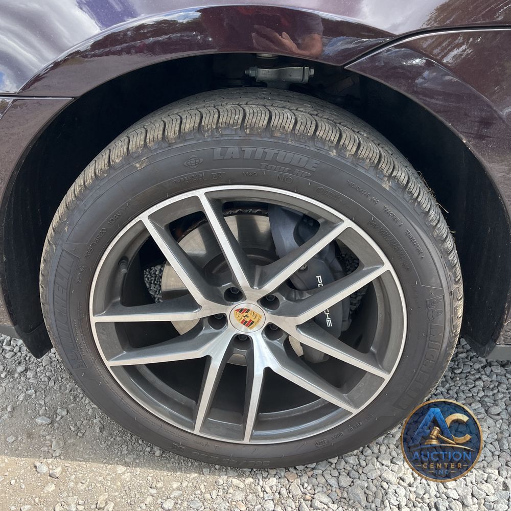 2025 Porsche Macan Base