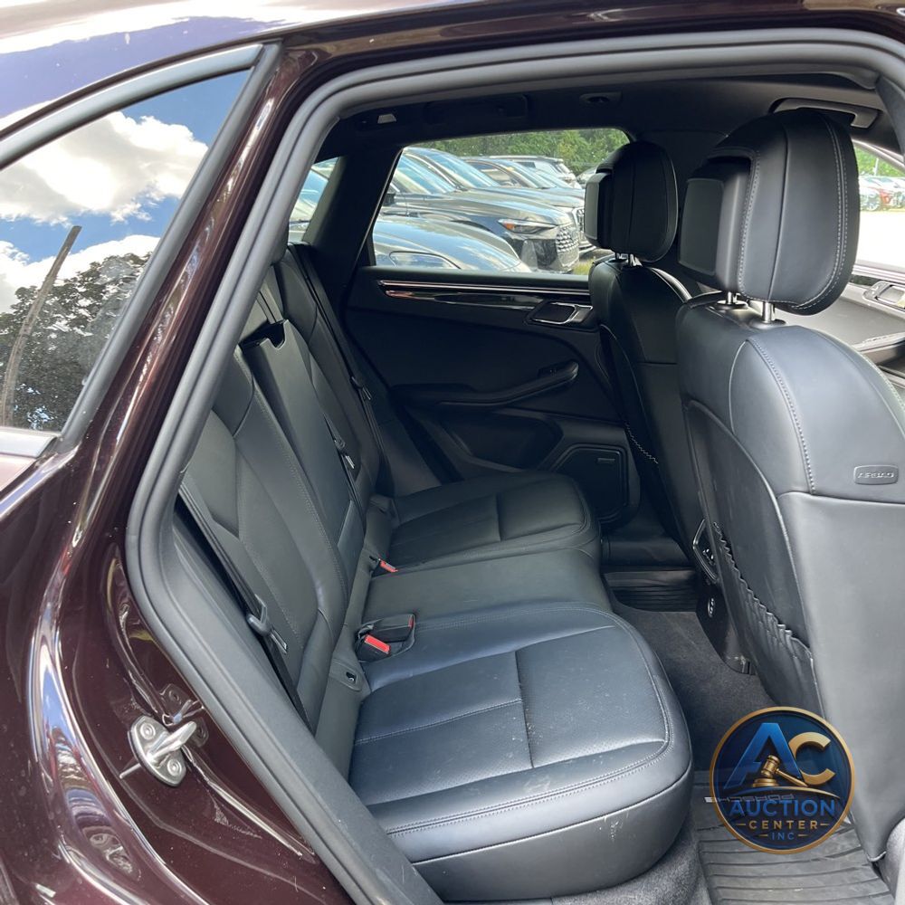 2025 Porsche Macan Base