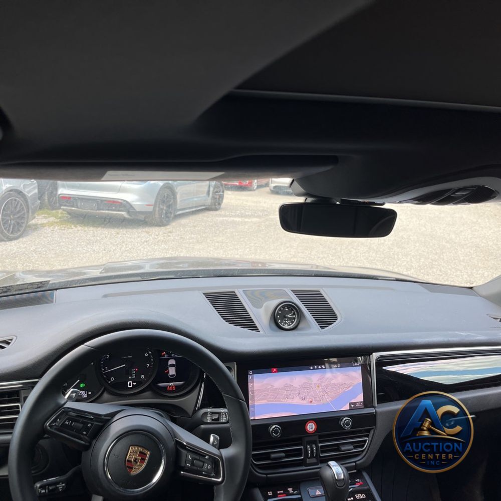 2025 Porsche Macan Base