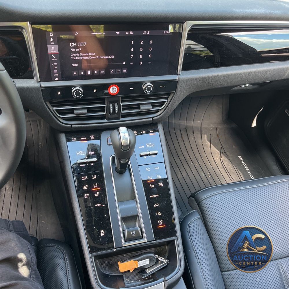 2025 Porsche Macan Base
