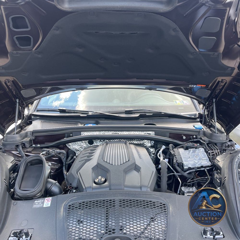 2025 Porsche Macan Base