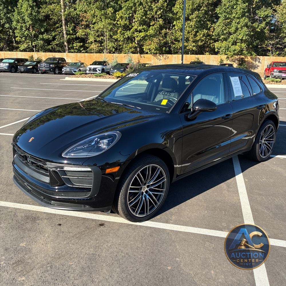 2025 Porsche Macan Base