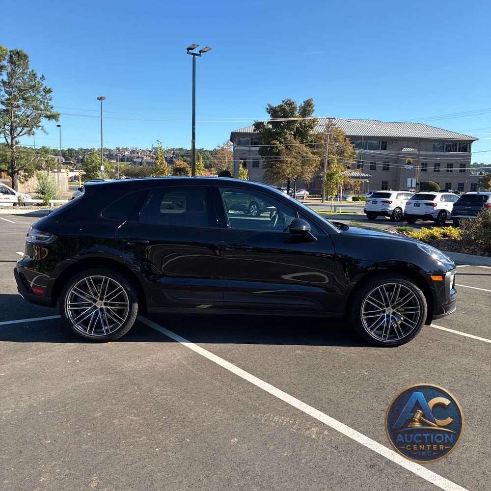 2025 Porsche Macan Base