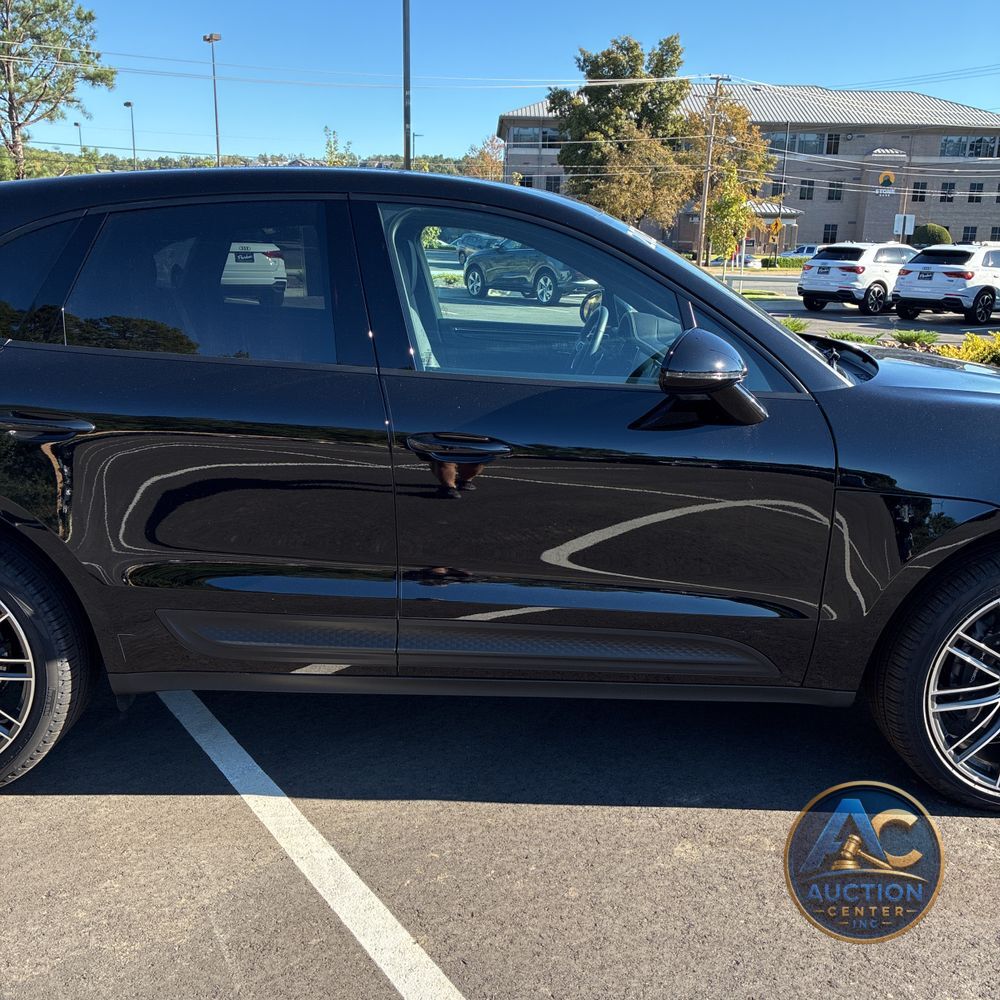 2025 Porsche Macan Base