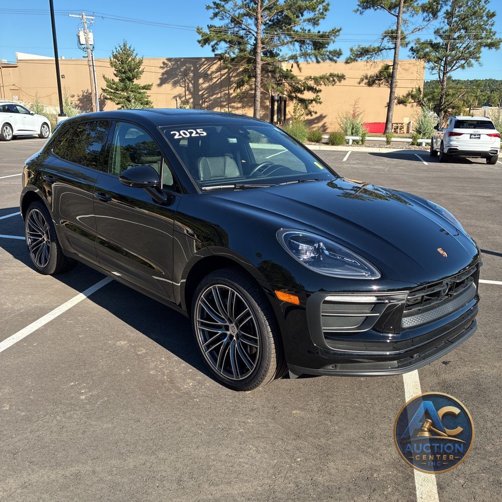 2025 Porsche Macan Base
