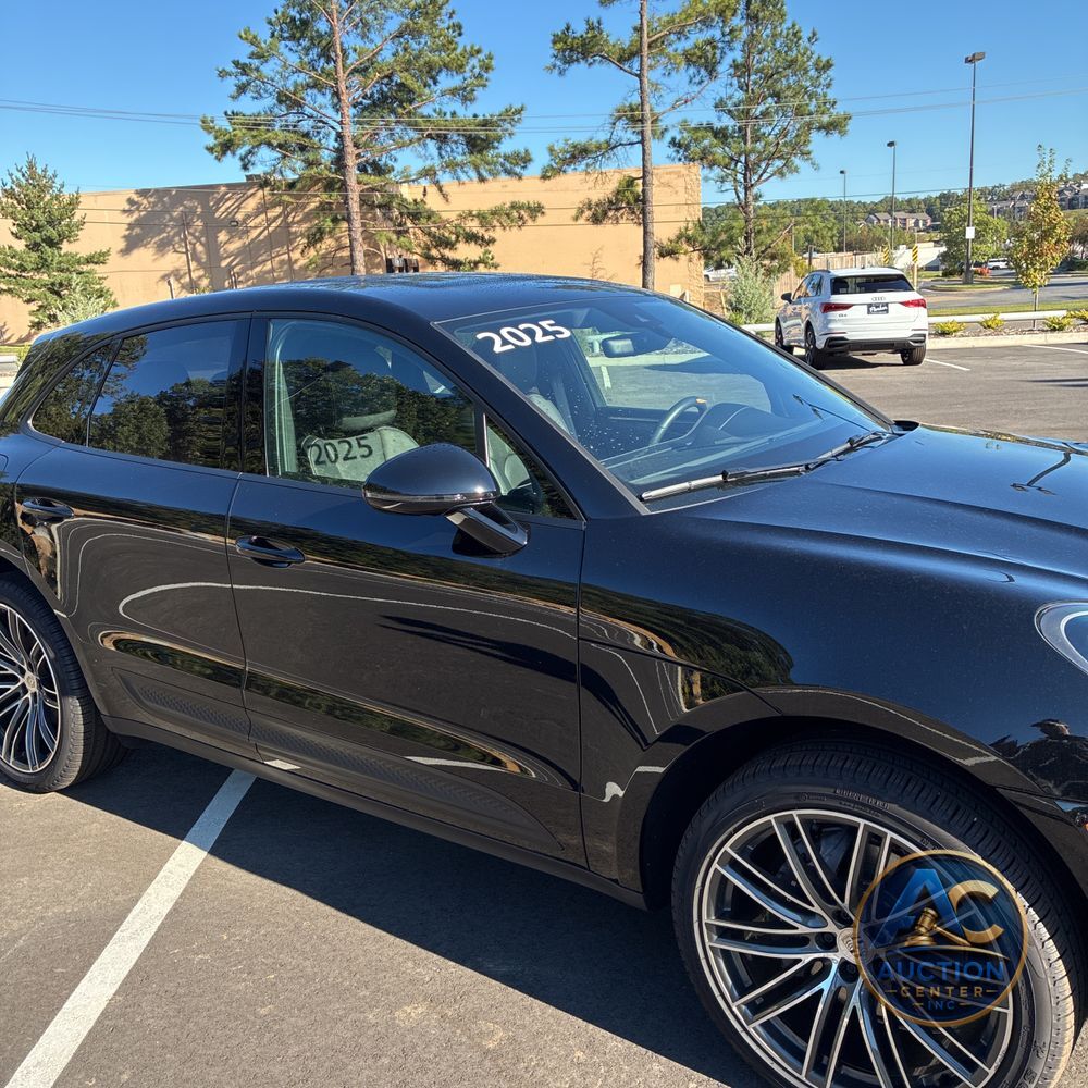 2025 Porsche Macan Base