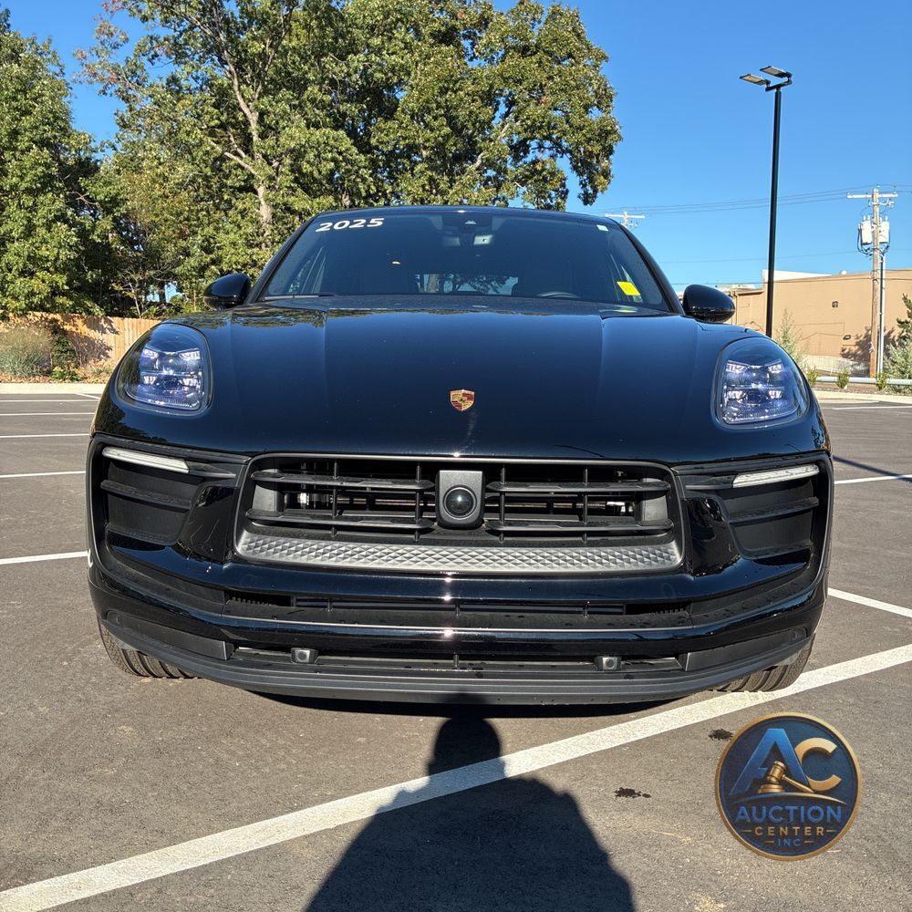 2025 Porsche Macan Base