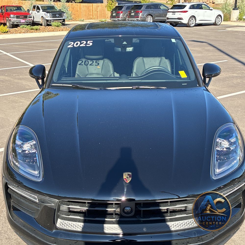 2025 Porsche Macan Base