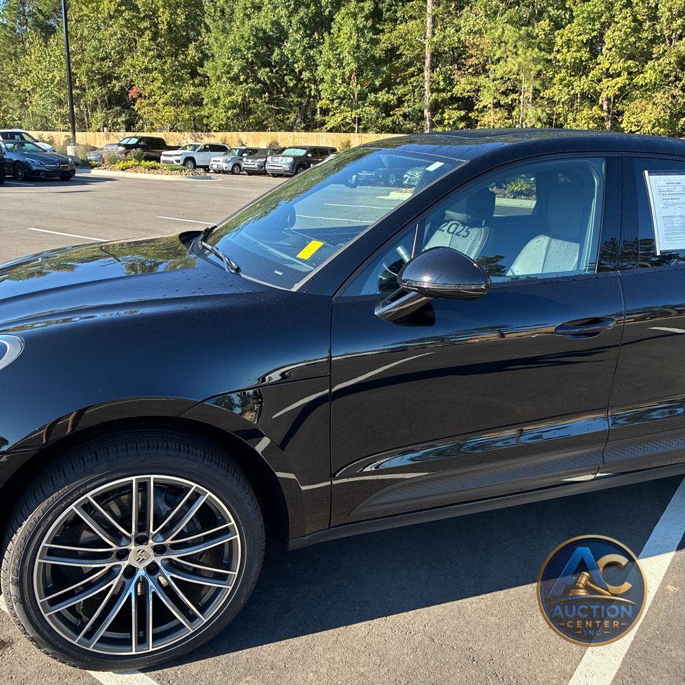 2025 Porsche Macan Base