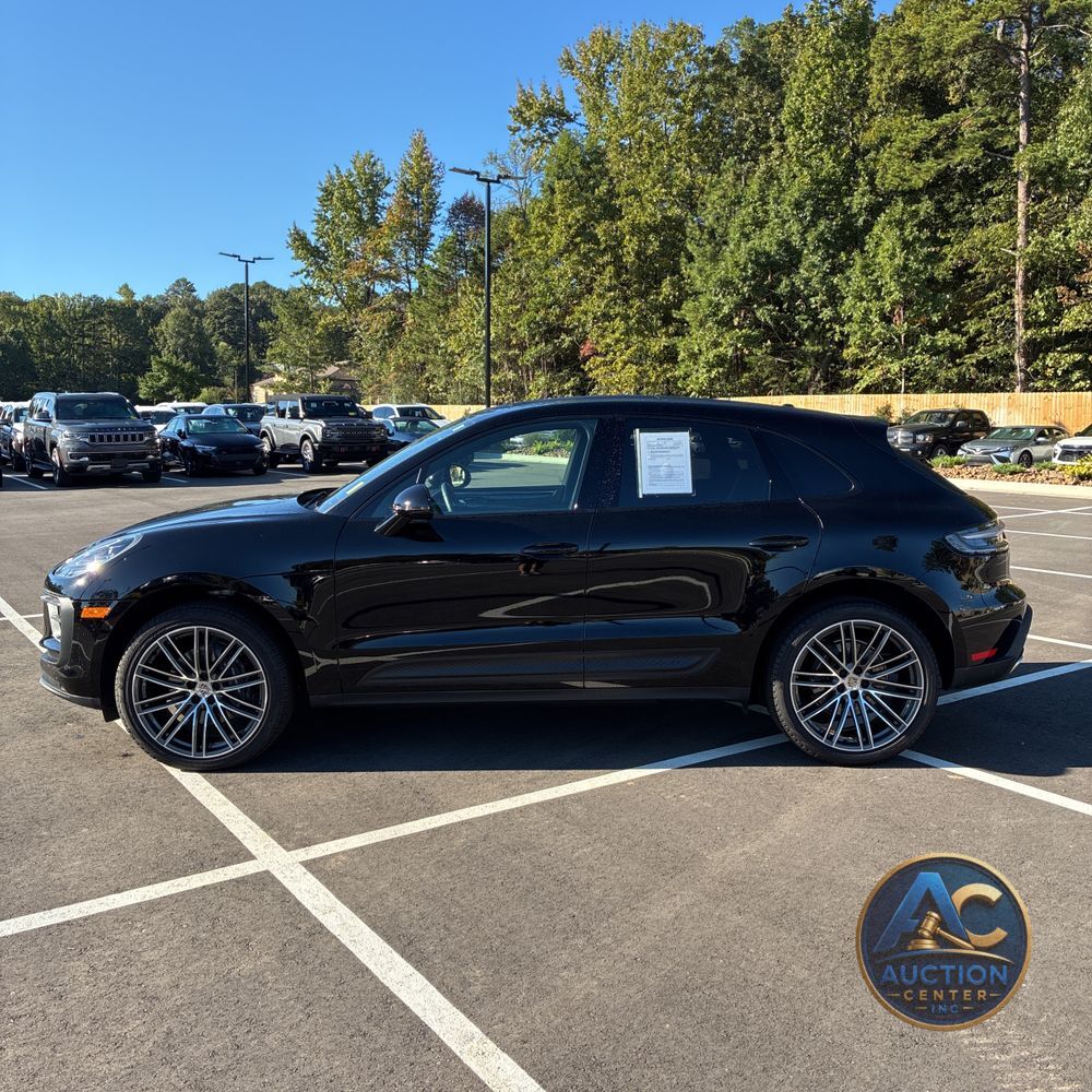 2025 Porsche Macan Base