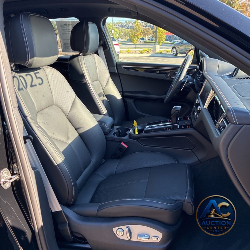 2025 Porsche Macan Base