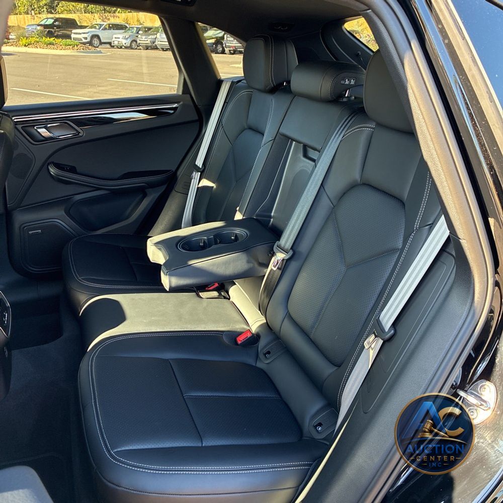 2025 Porsche Macan Base
