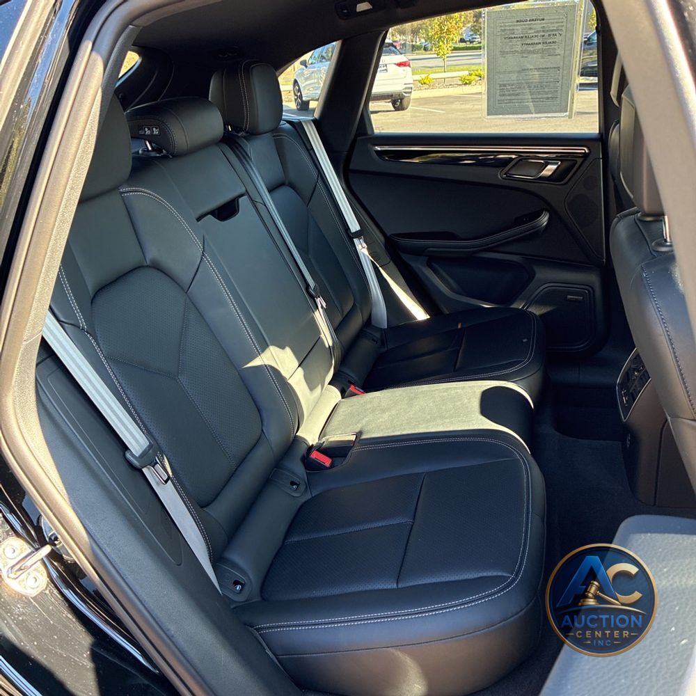 2025 Porsche Macan Base