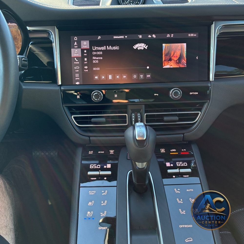 2025 Porsche Macan Base