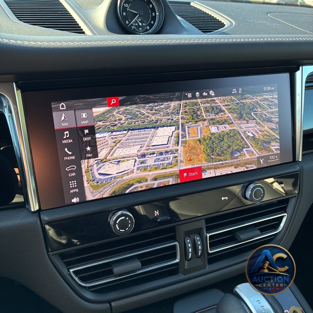 2025 Porsche Macan Base