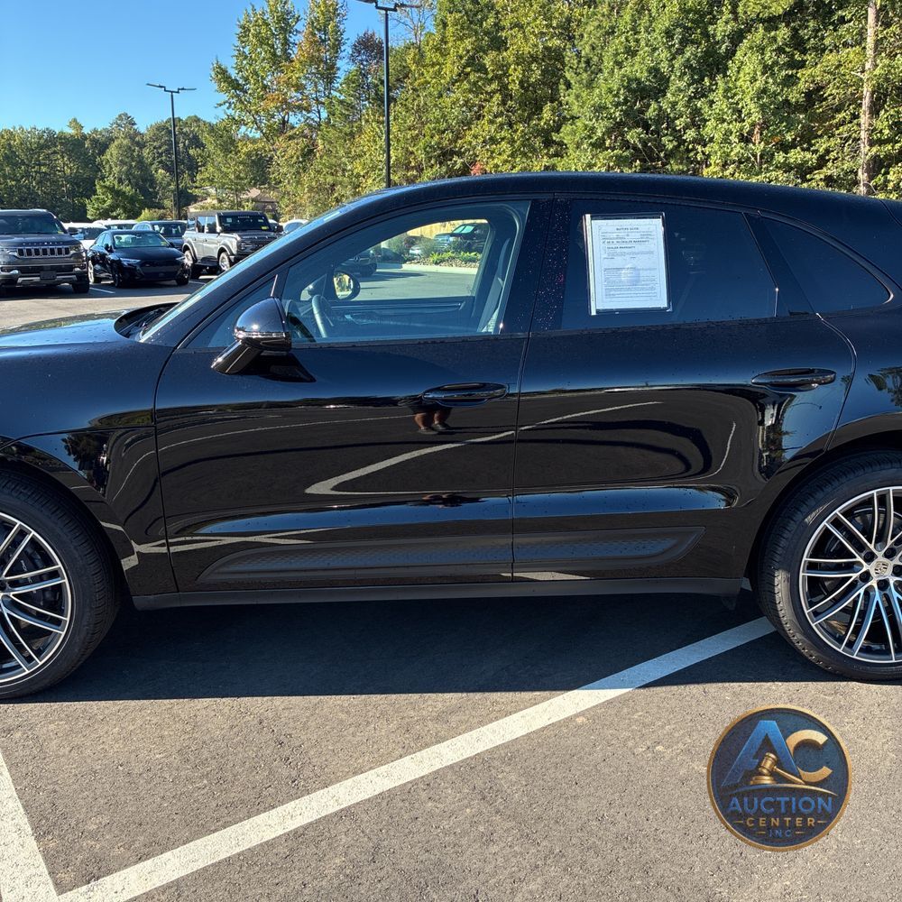 2025 Porsche Macan Base