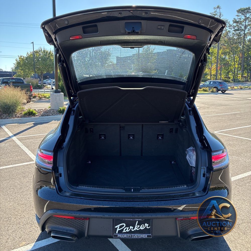 2025 Porsche Macan Base