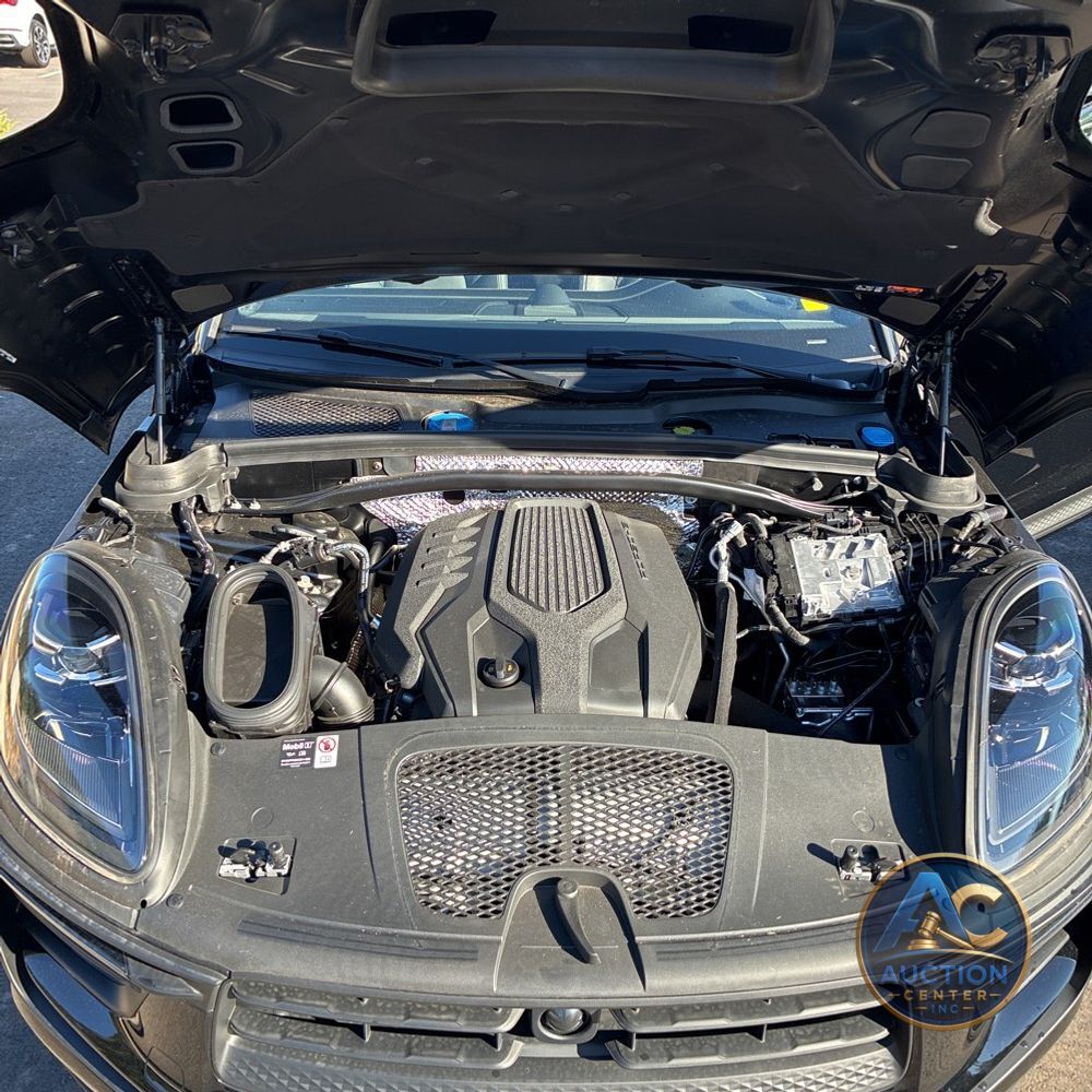 2025 Porsche Macan Base