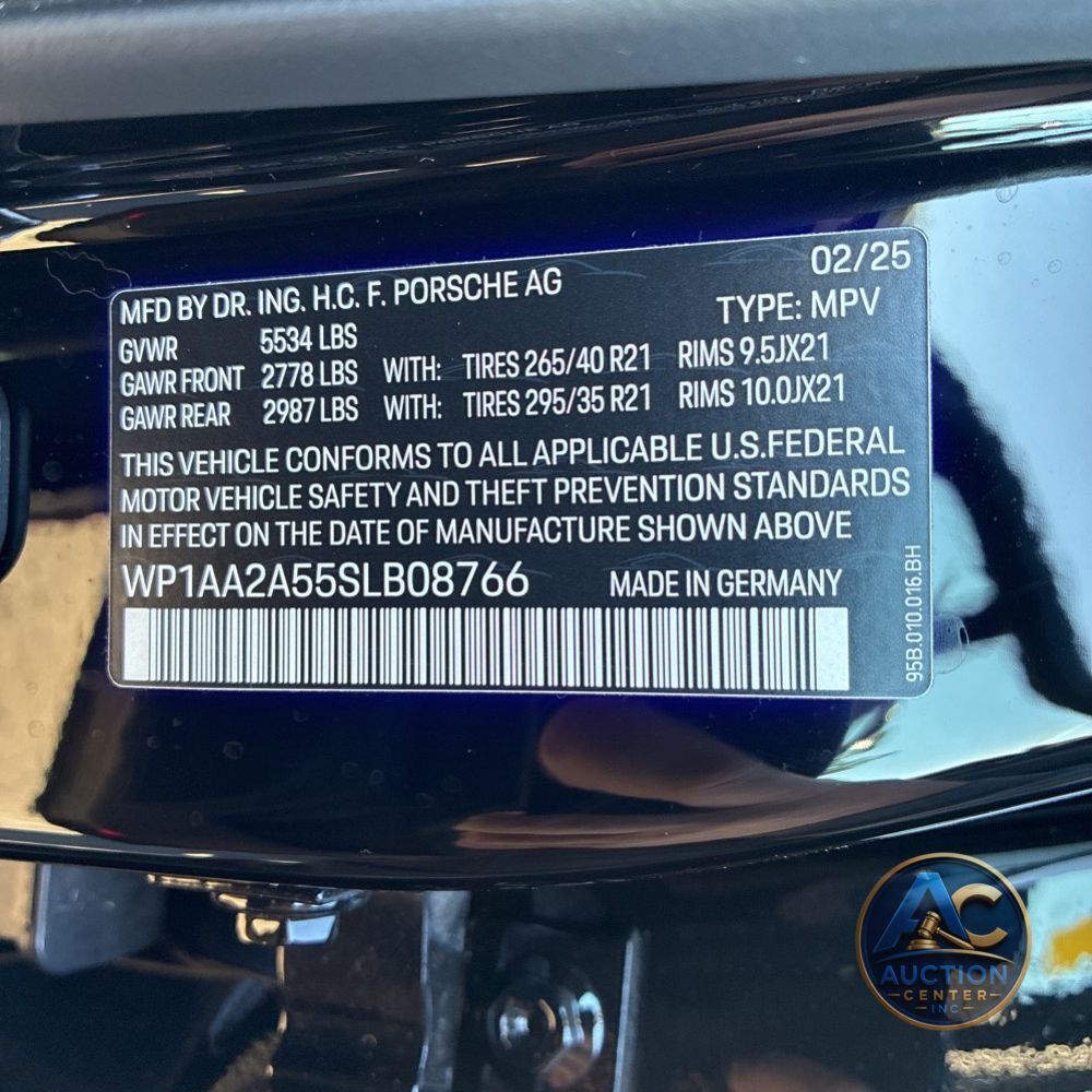 2025 Porsche Macan Base