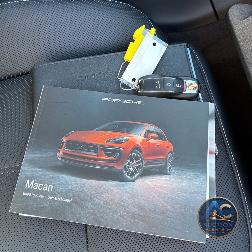 2025 Porsche Macan Base