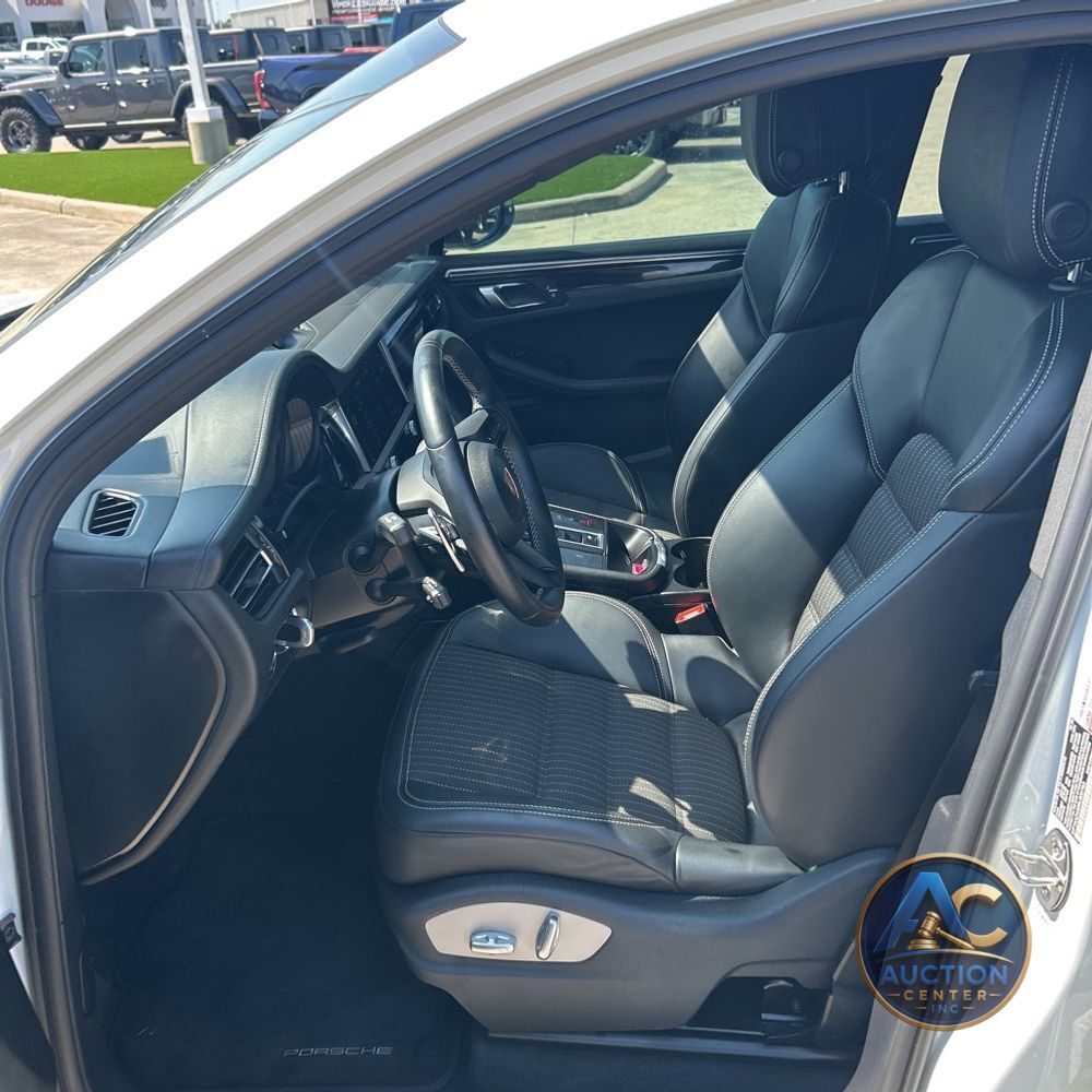 2024 Porsche Macan Base