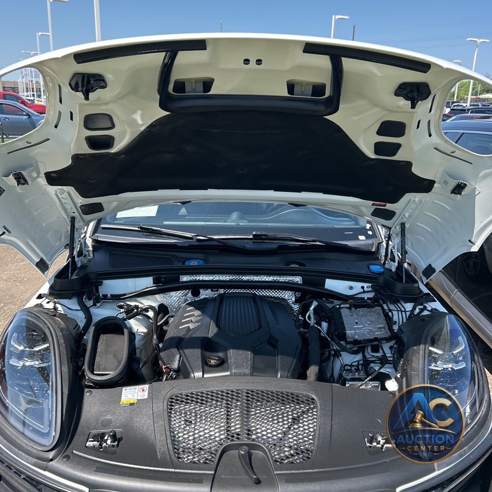 2024 Porsche Macan Base