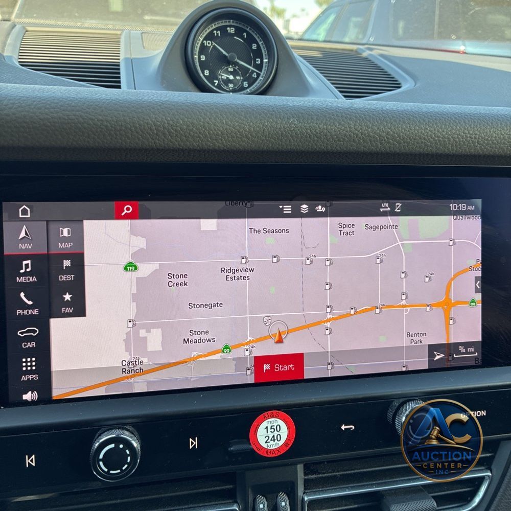 2024 Porsche Macan Base