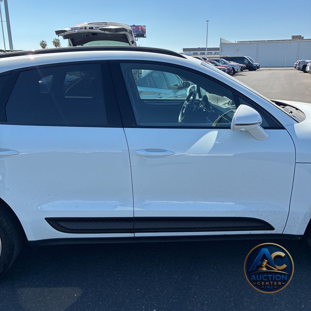 2024 Porsche Macan Base