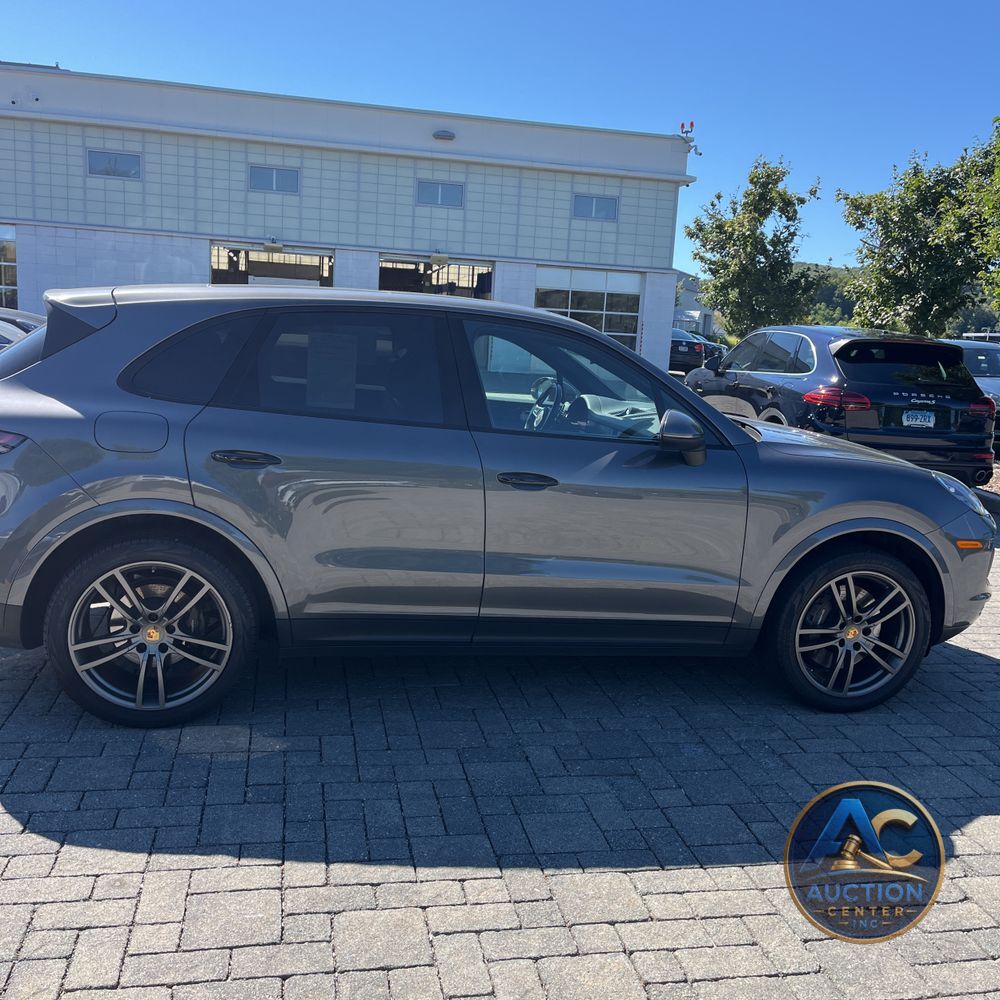 2022 Porsche Cayenne Base