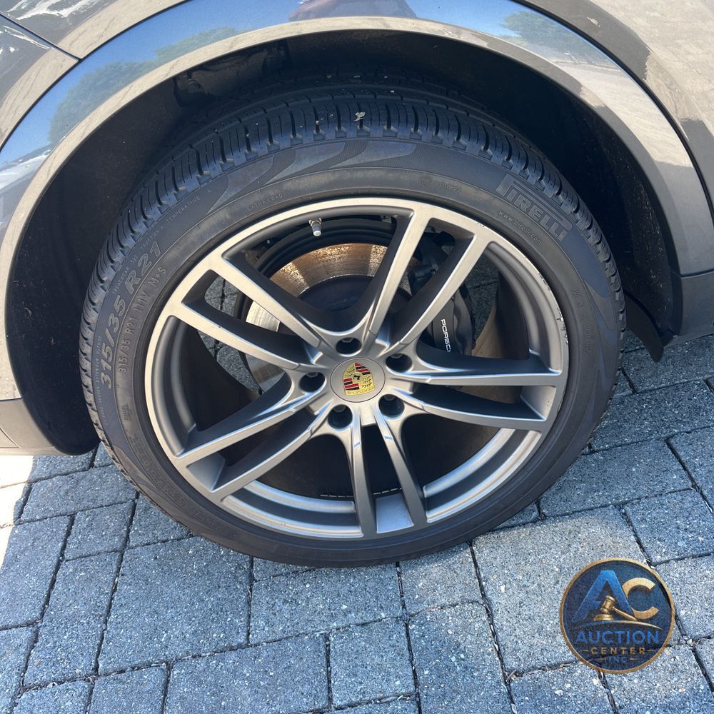 2022 Porsche Cayenne Base