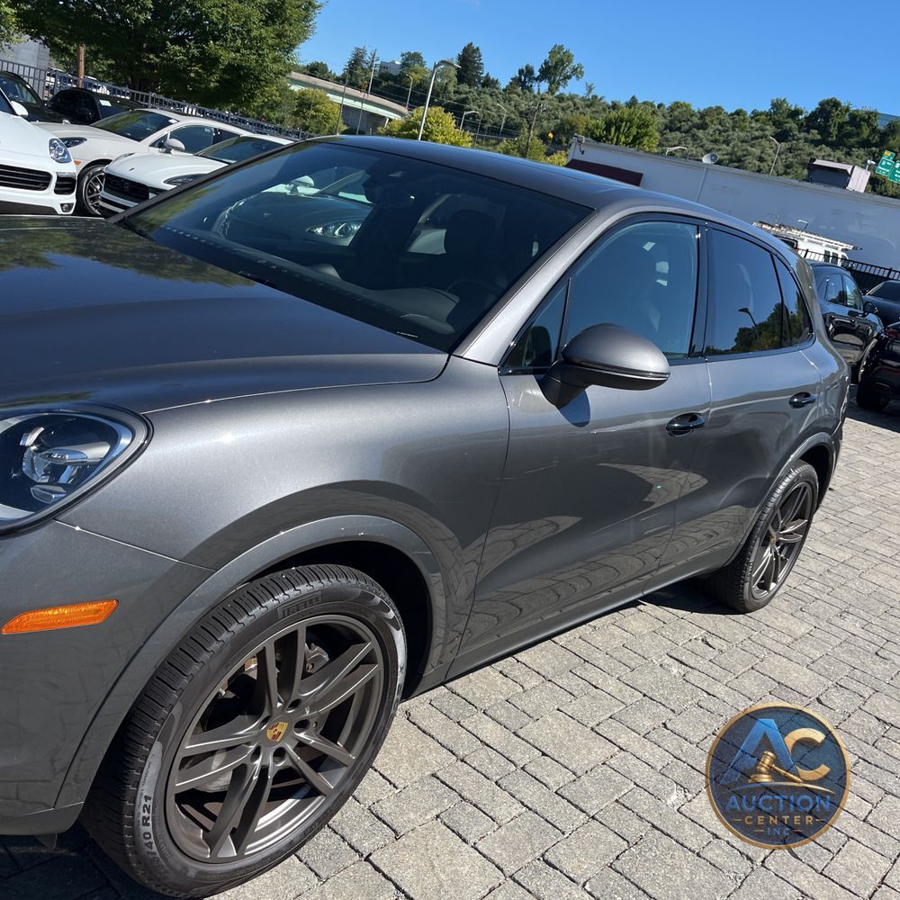 2022 Porsche Cayenne Base
