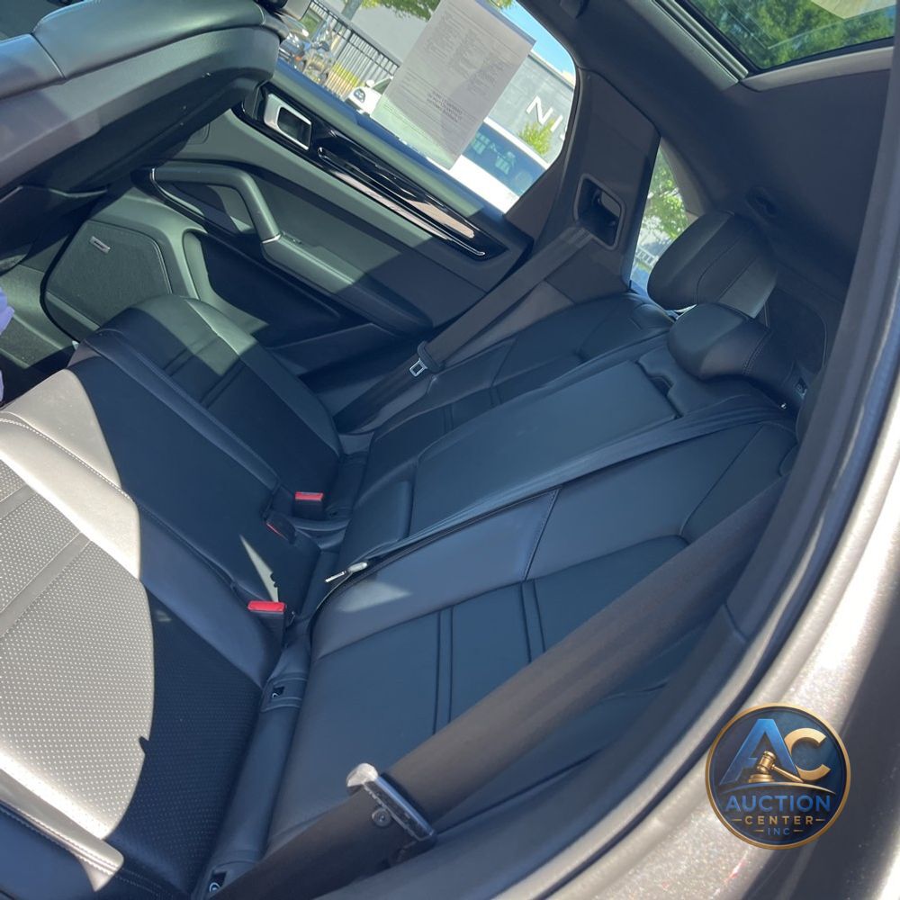 2022 Porsche Cayenne Base