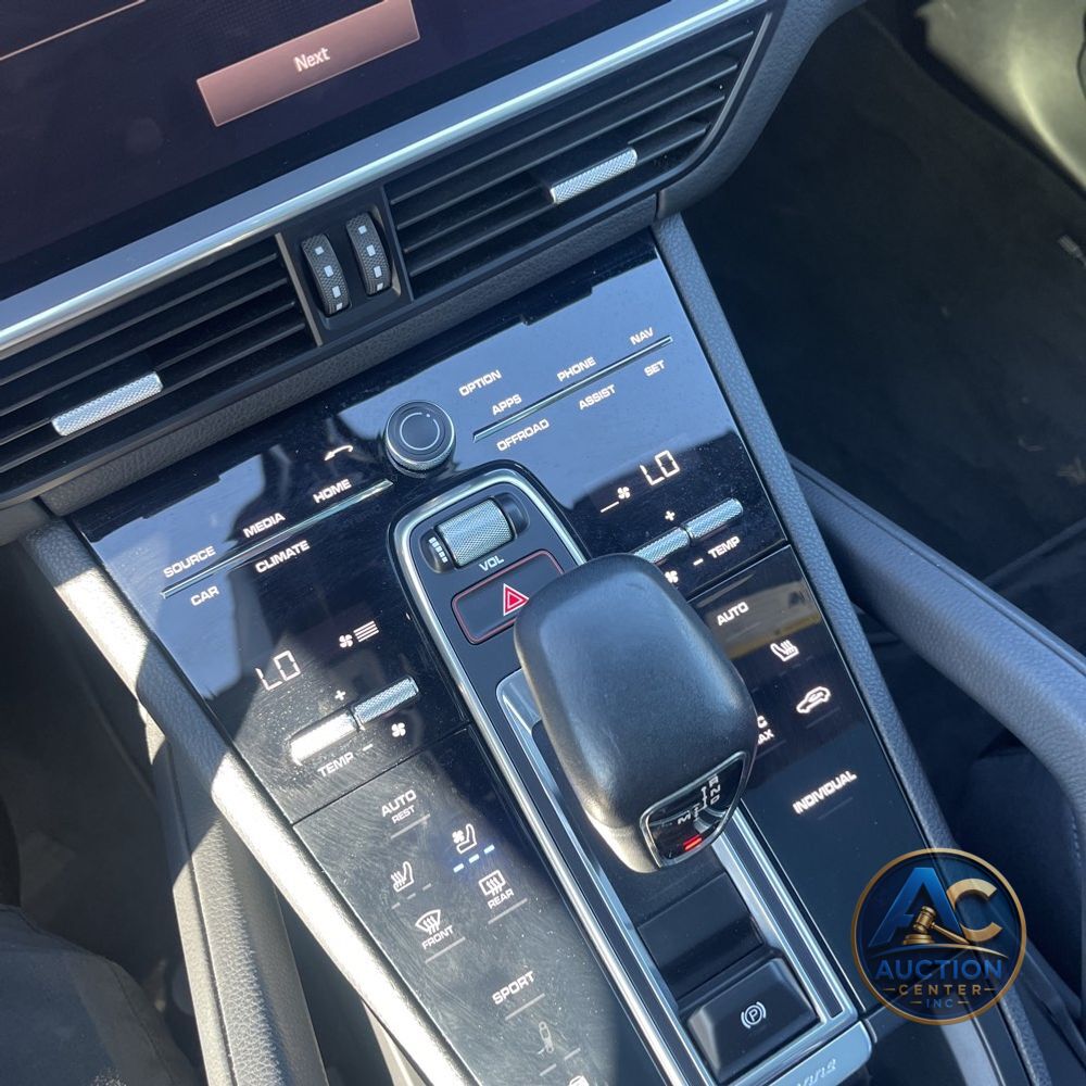 2022 Porsche Cayenne Base
