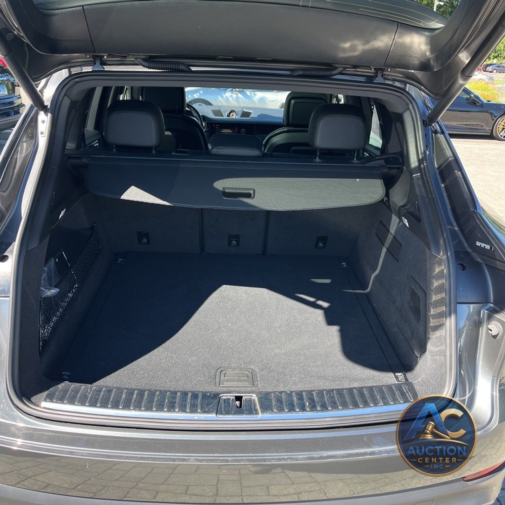 2022 Porsche Cayenne Base