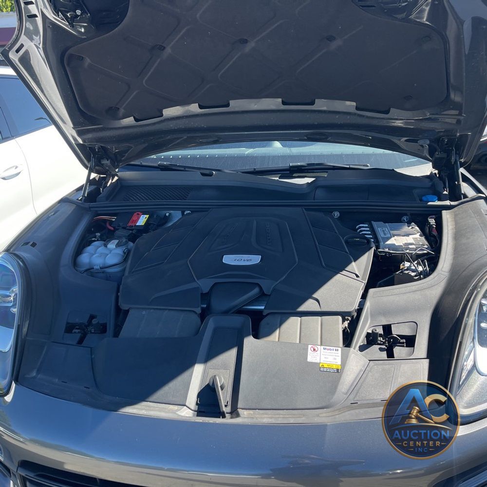 2022 Porsche Cayenne Base