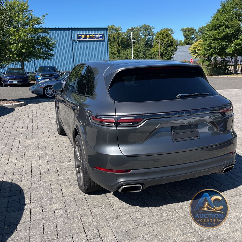 2022 Porsche Cayenne Base