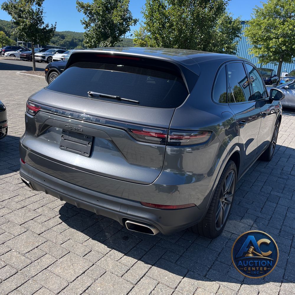 2022 Porsche Cayenne Base
